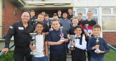 Joe Perry calls on World Snooker to help young players